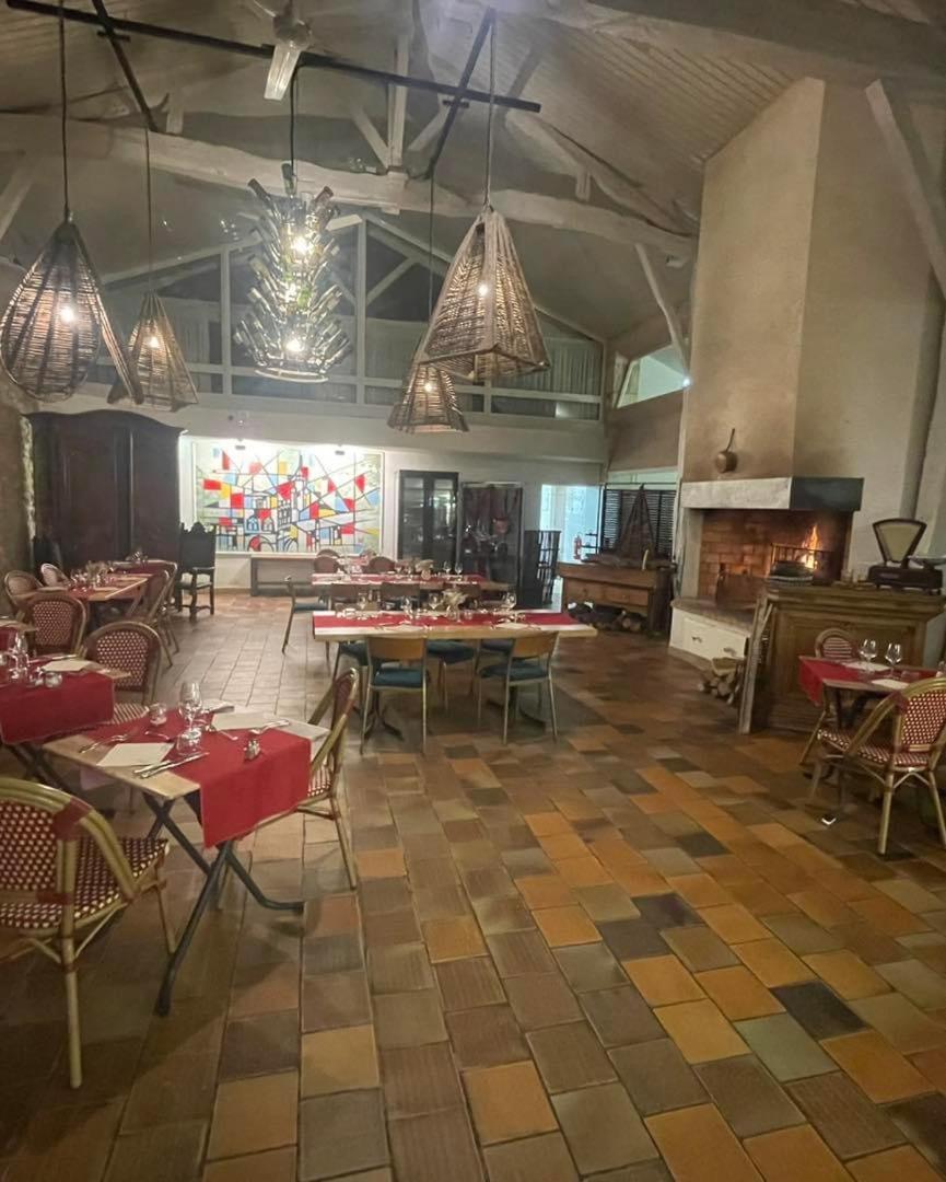 Hotel Restaurant La Dame Du Lac Monflanquin Εξωτερικό φωτογραφία
