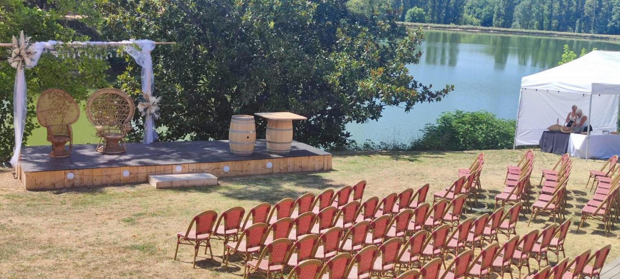 Hotel Restaurant La Dame Du Lac Monflanquin Εξωτερικό φωτογραφία